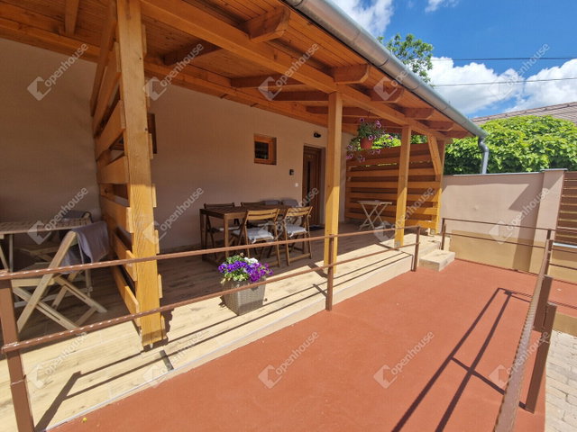 Eladó családi ház, Makón 148 M Ft, 6 szobás