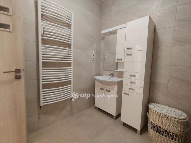 Kiadó téglalakás, albérlet, Szekszárdon 300 E Ft / hó
