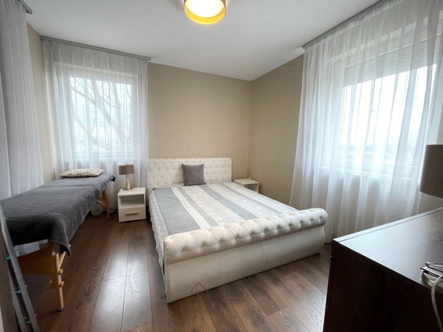 Eladó téglalakás, Debrecenben 95 M Ft, 4 szobás