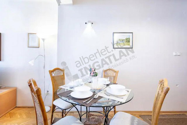Kiadó téglalakás, albérlet, I. kerületben, Úri utcában