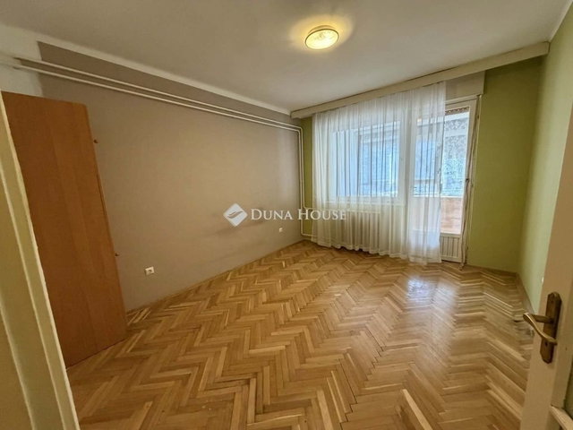 Eladó téglalakás, Kecskeméten 65 M Ft, 4 szobás