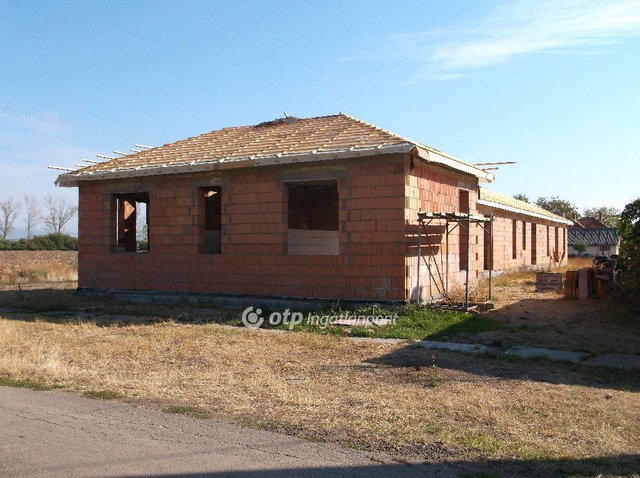 Eladó családi ház, Adácson 37 M Ft, 2 szobás