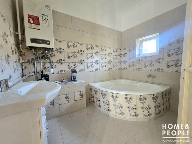 Eladó családi ház, Hódmezővásárhelyen 84.999 M Ft, 5 szobás