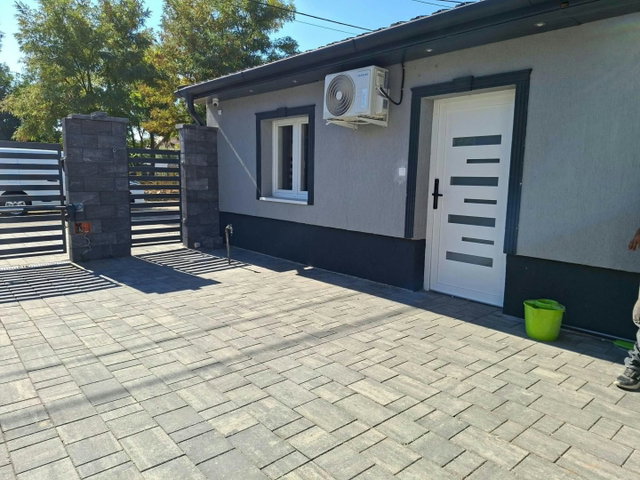 Eladó családi ház, Szolnokon 32 M Ft, 2 szobás