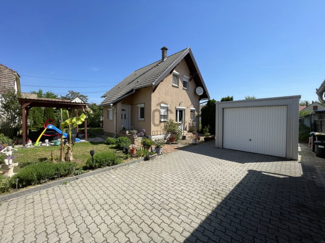 Eladó családi ház, Bátaszéken 49.5 M Ft, 4 szobás