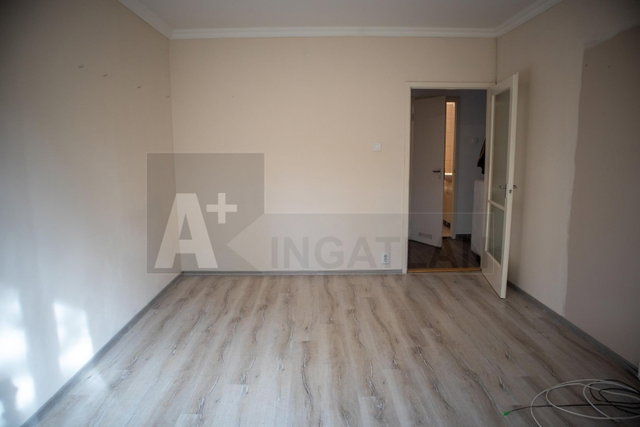 Kiadó panellakás, albérlet, Szegeden 200 E Ft / hó, 3 szobás