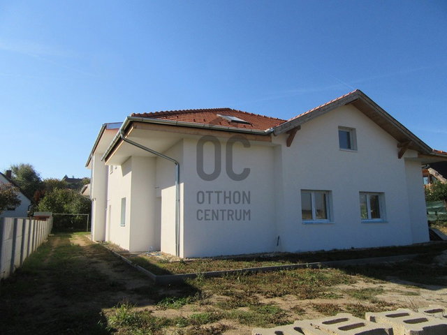 Eladó sorház, Velencén 85 M Ft, 3 szobás / költözzbe.hu