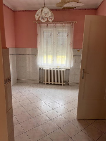 Eladó téglalakás, Várpalotán 54 M Ft, 4+2 szobás