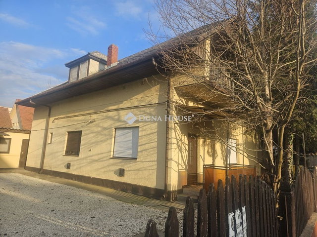 Eladó családi ház, Balatonlelleén 234.5 M Ft, 8 szobás