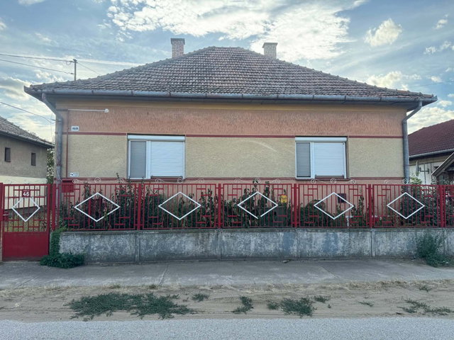 Eladó családi ház, Hosszúpályin 32 M Ft, 2 szobás