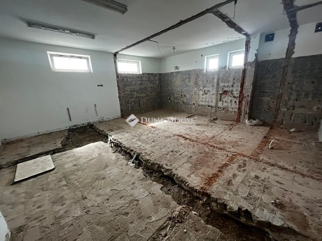 Ipari ingatlan · 1600 m² · 80.000.000 Ft