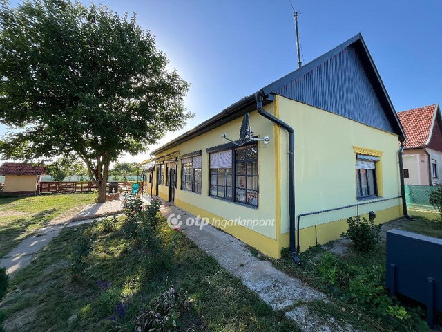 Eladó családi ház, Komádiban 26.8 M Ft, 3 szobás