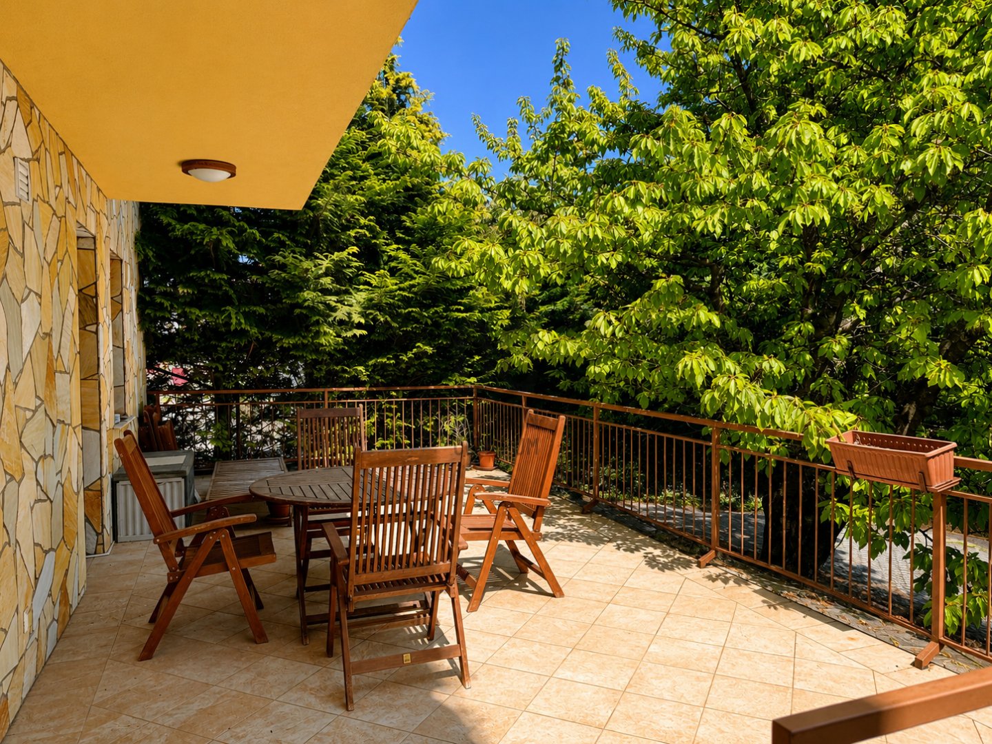 4 bed · 96m² · 184.900.000 ft