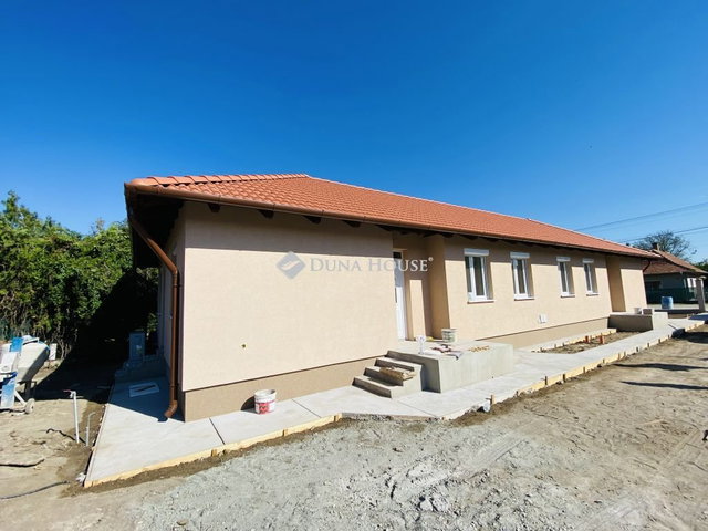 Eladó ikerház, Monorierdőn 65 M Ft, 4 szobás