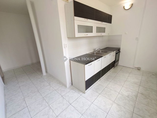 Eladó panellakás, Kecskeméten 43 M Ft, 2 szobás