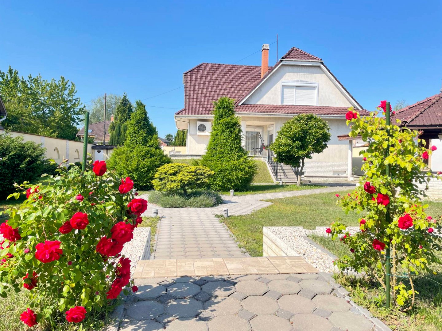 7 bed · 260m² · 179.000.000 ft