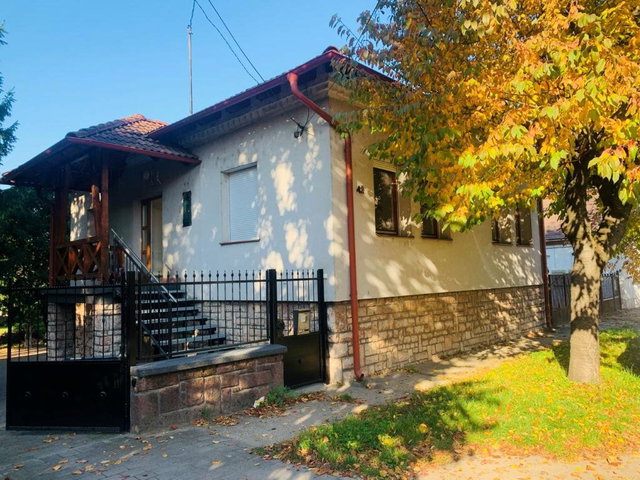 Kiadó családi ház, albérlet, Tatán 290 E Ft / hó, 3 szobás