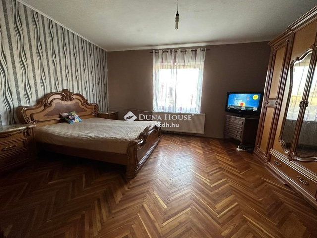 Eladó családi ház, Sárbogárdon 44 M Ft, 4 szobás
