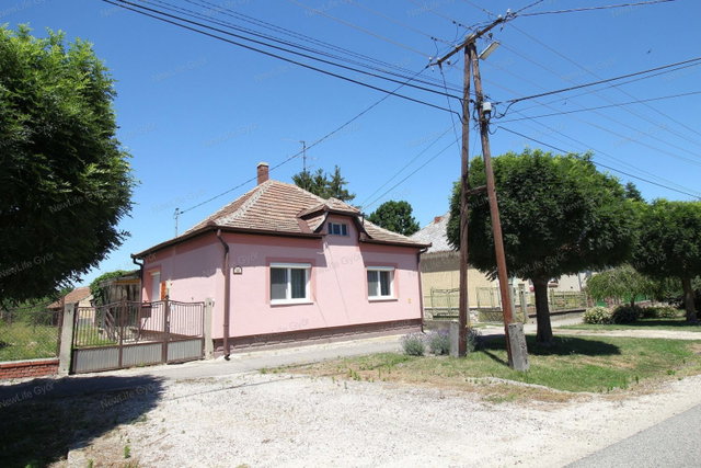 Eladó családi ház, Sopronnémetiben 34.8 M Ft, 2 szobás