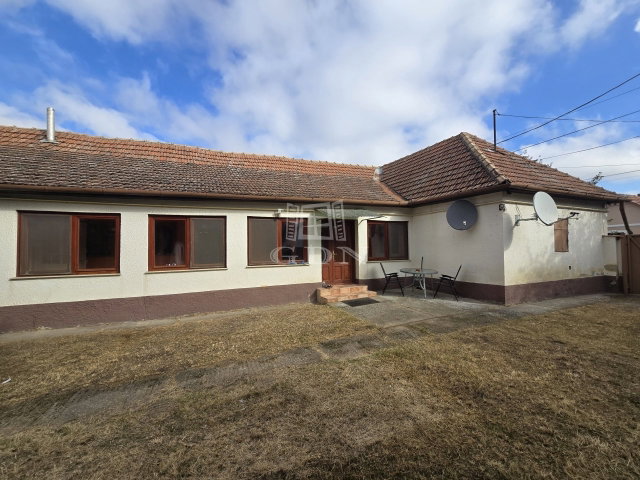 Eladó családi ház, Katymáron 13 M Ft, 3 szobás