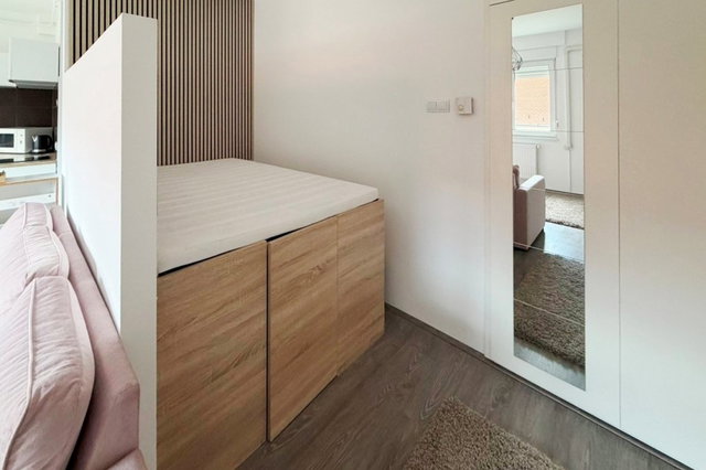 Kiadó téglalakás, albérlet, Pécsett, Koller utcában, 1 szobás
