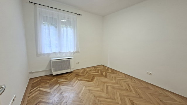 Kiadó téglalakás, albérlet, Pécsett, Esztergár Lajos utcában