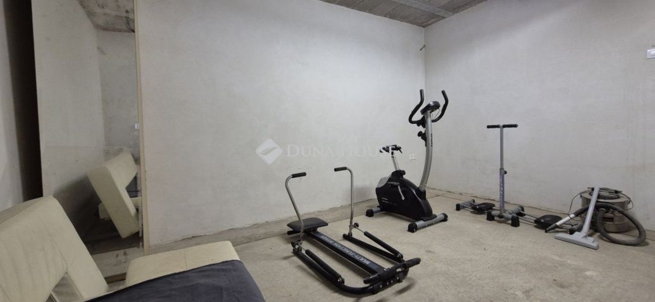 5 bed · 267m² · 164.900.000 ft