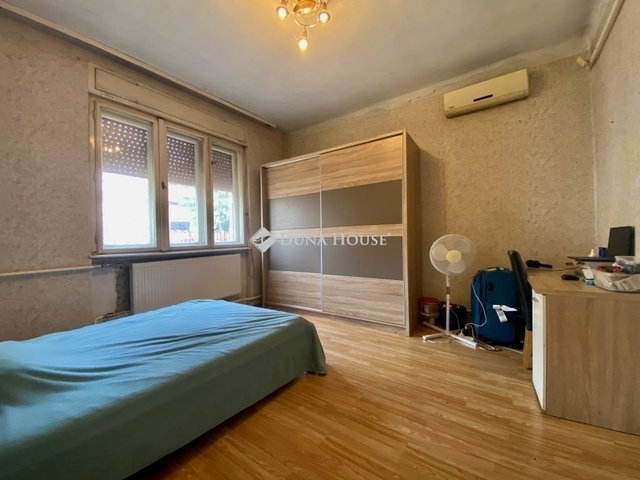 Eladó családi ház, Budapesten, XV. kerületben 89.99 M Ft