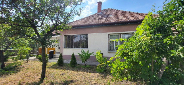 Eladó családi ház, Jászárokszálláson 12 M Ft, 2 szobás