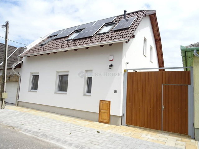 Eladó családi ház, Kecskeméten 270 M Ft, 3+7 szobás