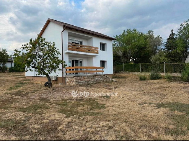 Eladó családi ház, Balatonalmádiban 180 M Ft, 3+1 szobás
