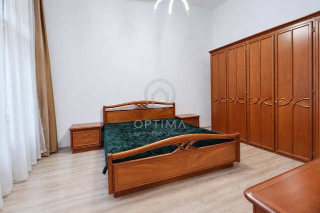 Eladó téglalakás, Budapesten, VI. kerületben 79.5 M Ft, 2 szobás