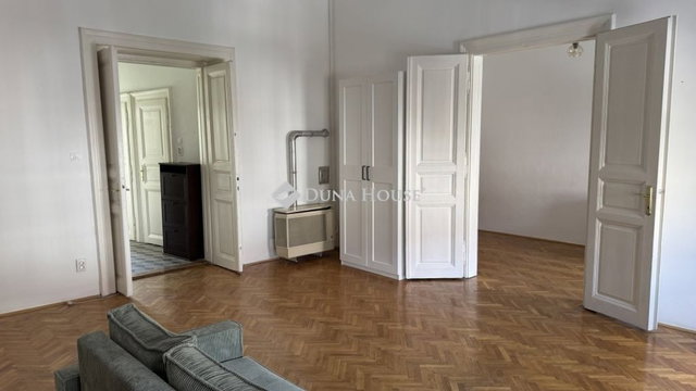 Eladó téglalakás, Budapesten, V. kerületben 94.5 M Ft, 2 szobás