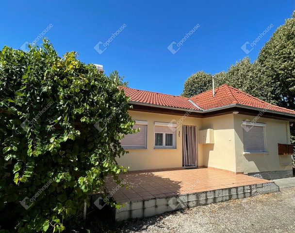 Eladó családi ház, Siófokon 98 M Ft, 5 szobás