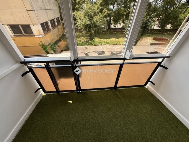 Eladó panellakás, Pécsett 48.9 M Ft, 3 szobás