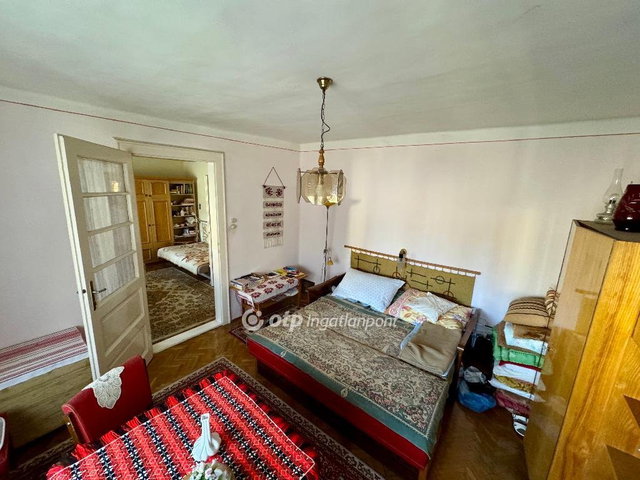 Eladó családi ház, Szegeden 63 M Ft, 2 szobás