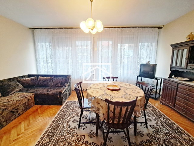 Eladó téglalakás, Szegeden, Hullám utcában 97.6 M Ft, 4 szobás