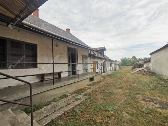 Eladó családi ház, Székesfehérvárott 66 M Ft, 3 szobás