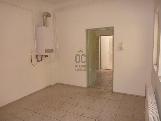 Kiadó ipari ingatlan, Vácon 240 E Ft / hó / költözzbe.hu