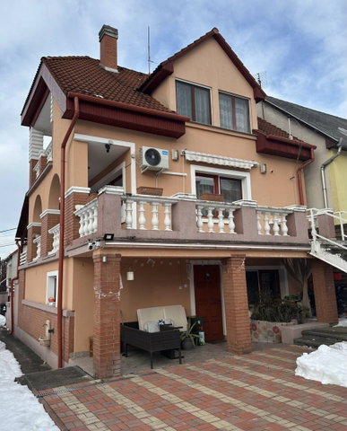 Eladó családi ház, Miskolcon 89.9 M Ft, 2+3 szobás