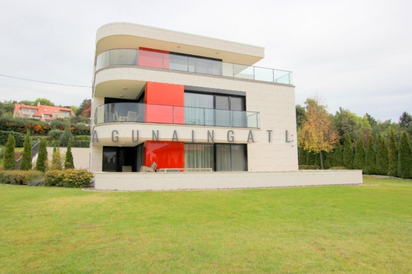 4 bed · 140m² · 980.100 ft