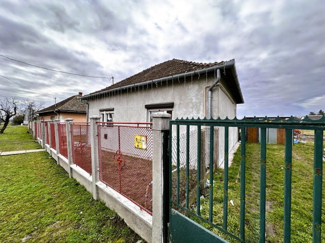 Eladó családi ház, Sarkadon 16.5 M Ft, 2 szobás