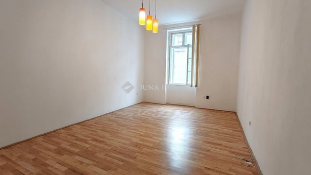 Eladó téglalakás, Szombathelyen, Kossuth Lajos utcában 39.3 M Ft