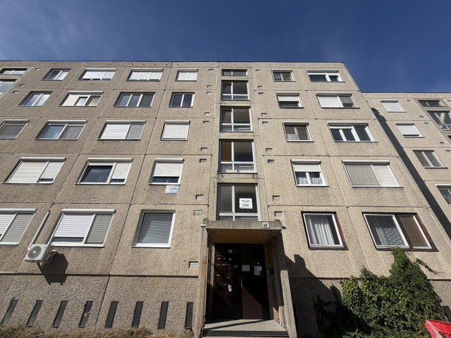 Eladó panellakás, Oroszlányban 29.9 M Ft, 2 szobás