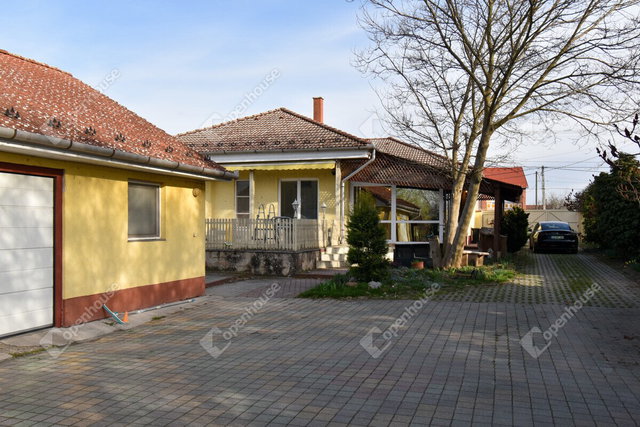 Eladó családi ház, Szegeden 170 M Ft, 5 szobás