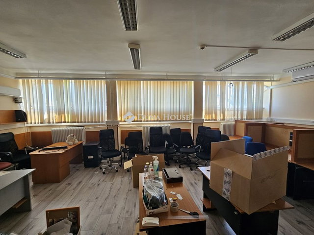 Kiadó iroda, Győrött, Fehérvári úton 500 E Ft / hó