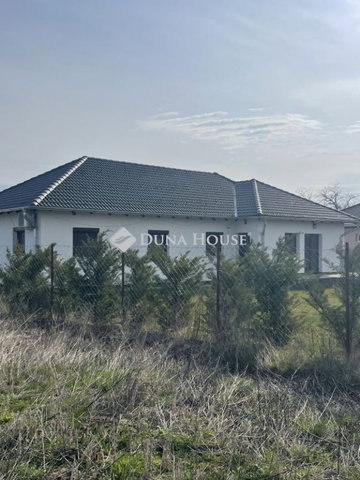 Eladó családi ház, Alsónémediben 120 M Ft, 6 szobás