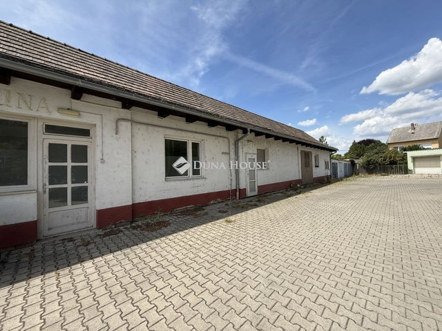 Eladó ipari ingatlan, Nyergesújfaluban 134.9 M Ft