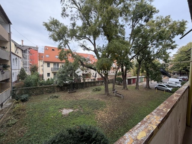Eladó téglalakás, Pécsett 34.9 M Ft, 1 szobás