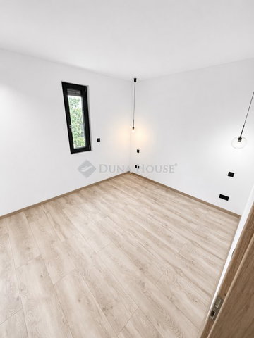 Eladó téglalakás, Balatonalmádiban 151 M Ft, 3 szobás